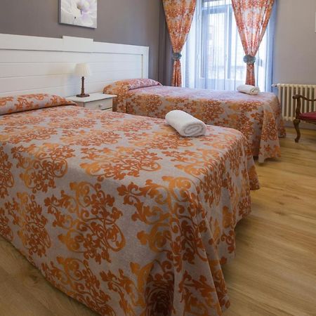 Apartamentos Turisticos Avila La Catedral מראה חיצוני תמונה