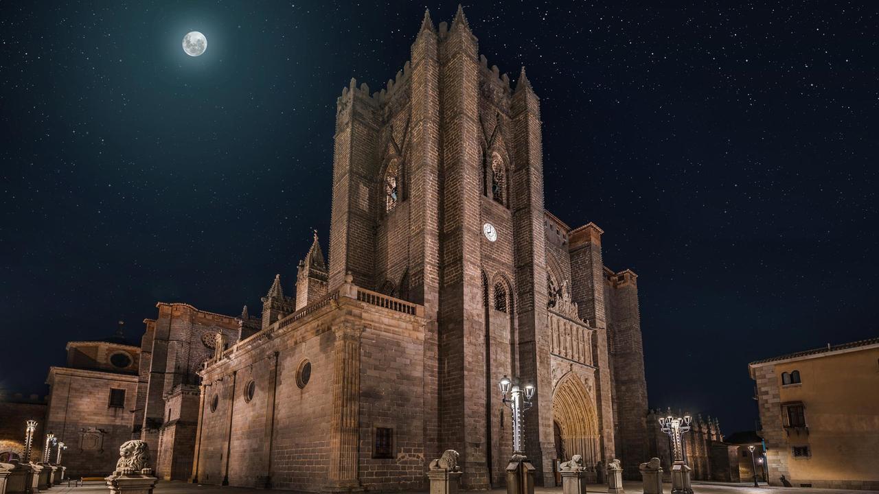 Apartamentos Turisticos Avila La Catedral מראה חיצוני תמונה