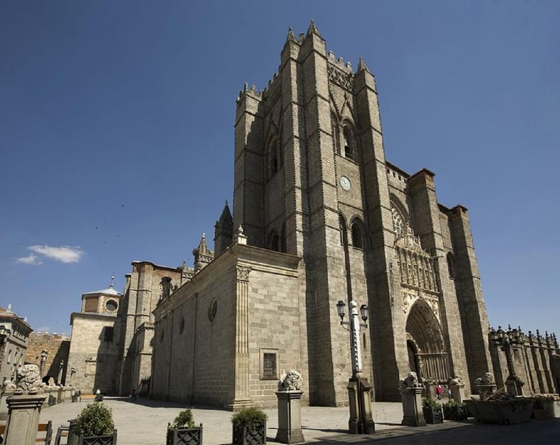 Apartamentos Turisticos Avila La Catedral מראה חיצוני תמונה