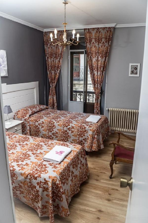 Apartamentos Turisticos Avila La Catedral מראה חיצוני תמונה