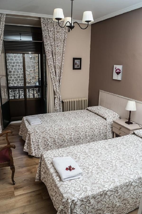 Apartamentos Turisticos Avila La Catedral מראה חיצוני תמונה