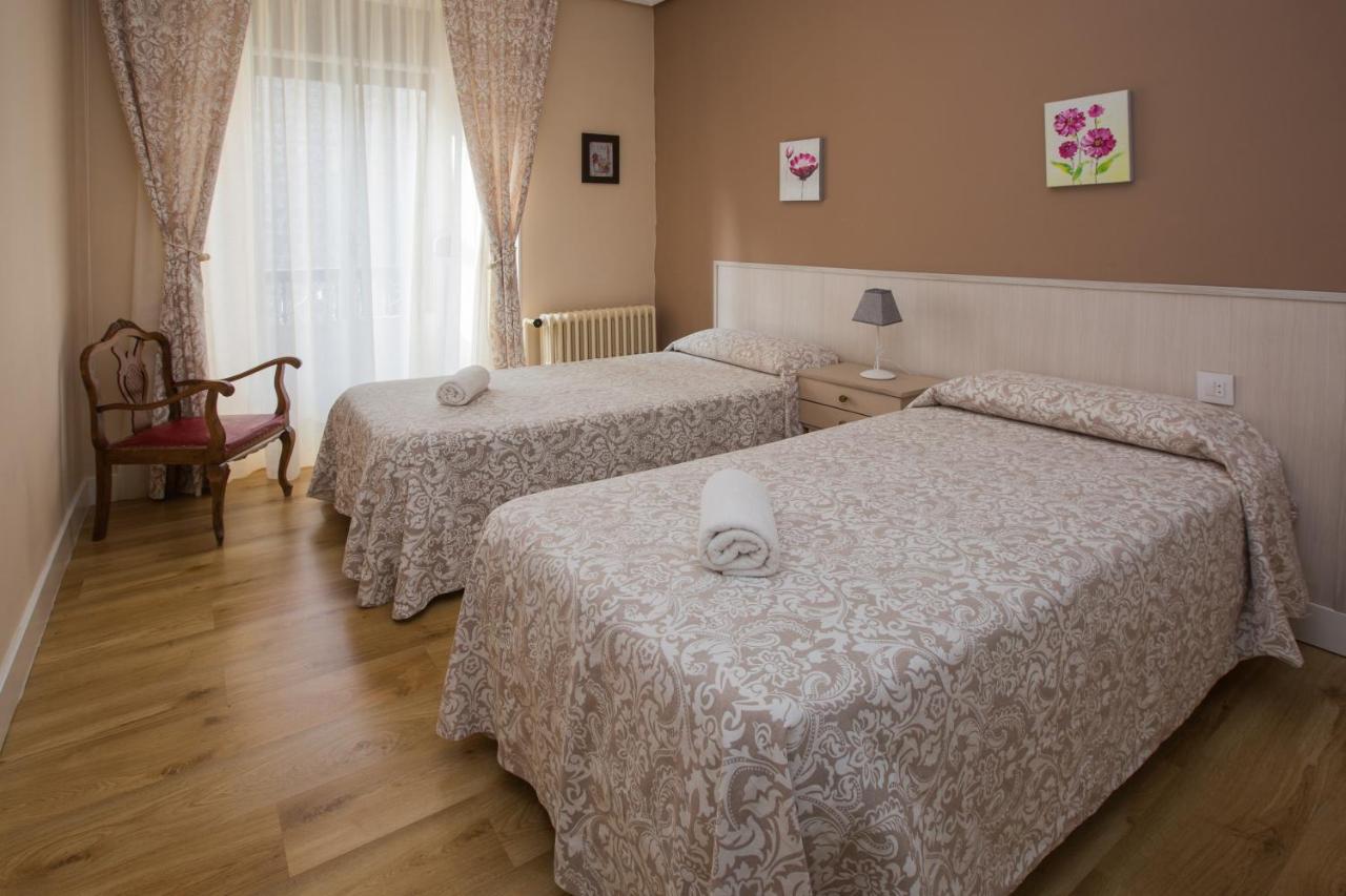 Apartamentos Turisticos Avila La Catedral מראה חיצוני תמונה