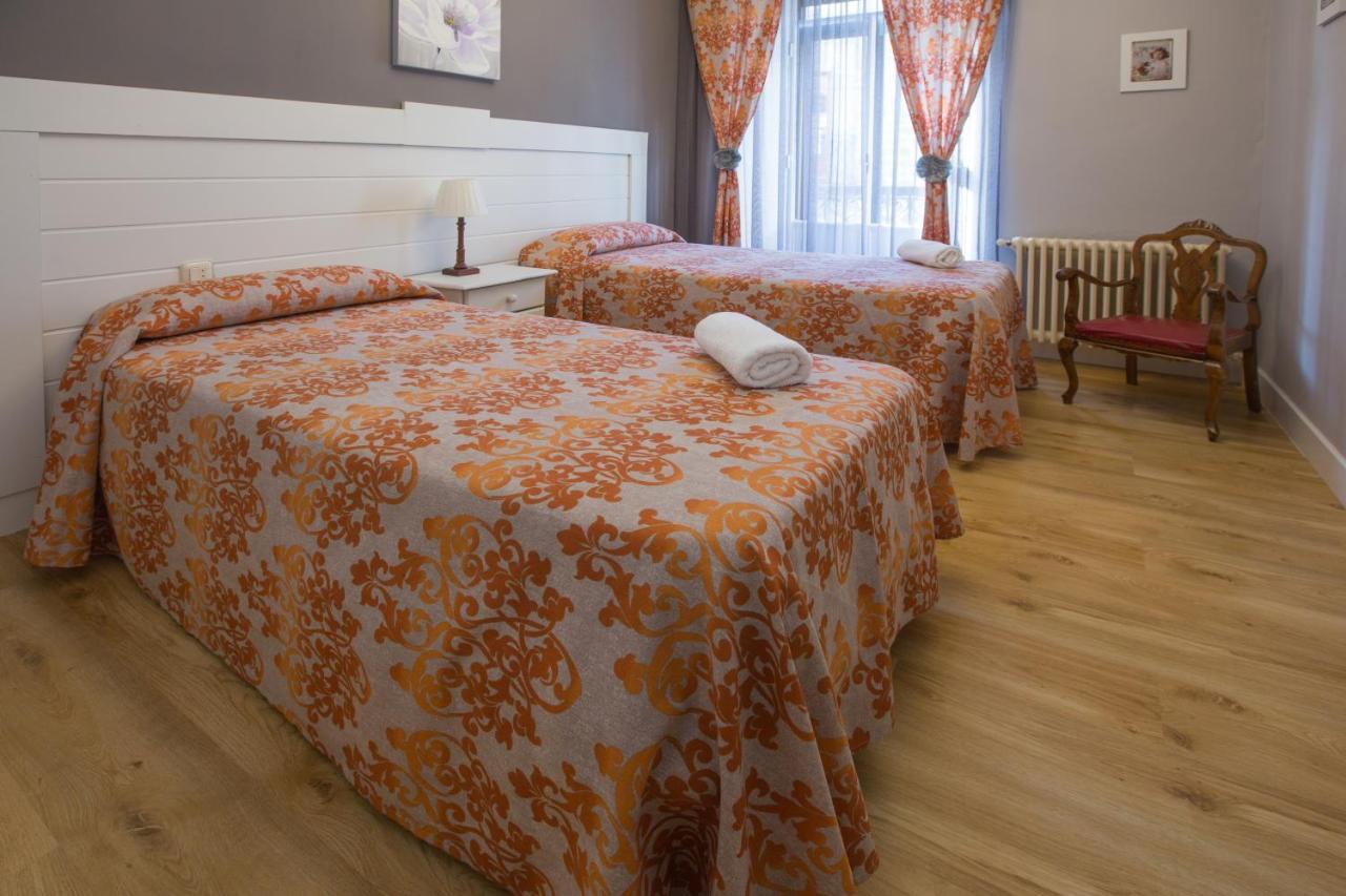 Apartamentos Turisticos Avila La Catedral מראה חיצוני תמונה