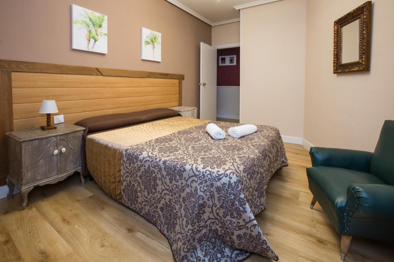 Apartamentos Turisticos Avila La Catedral מראה חיצוני תמונה