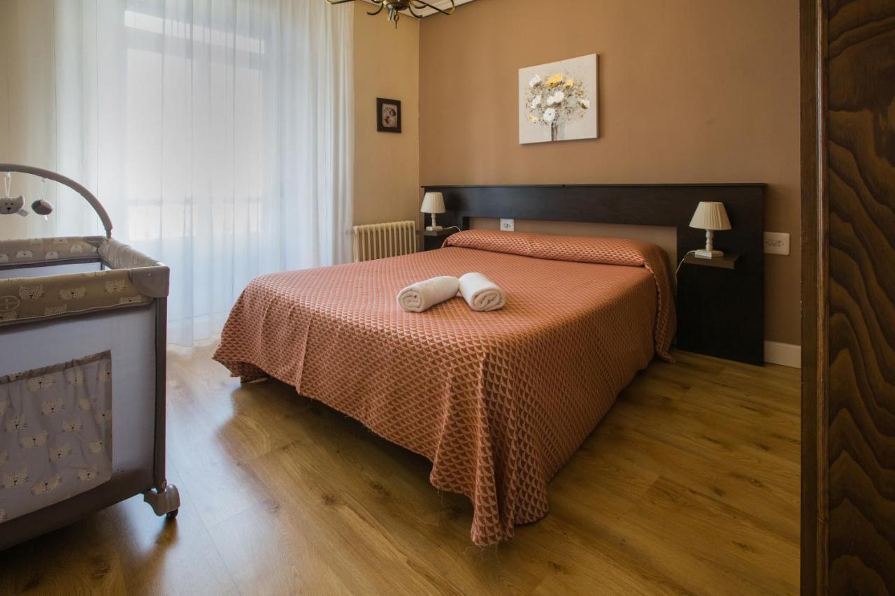 Apartamentos Turisticos Avila La Catedral מראה חיצוני תמונה